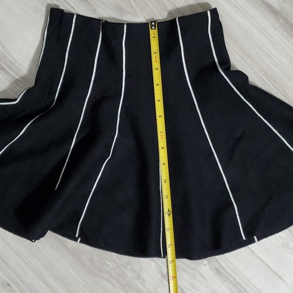 skater skirt black white stripe round twirl mini - Picture 5 of 5